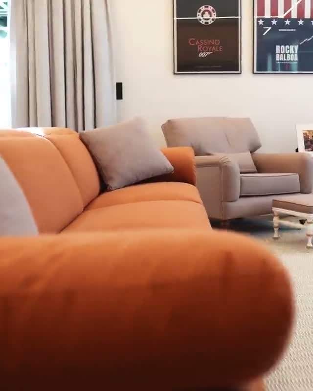 Sofá em tecido laranja